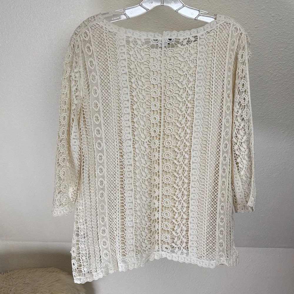 CHRISTOPHER & BANKS Crocheted Blouse w/Tank Lining. Cream